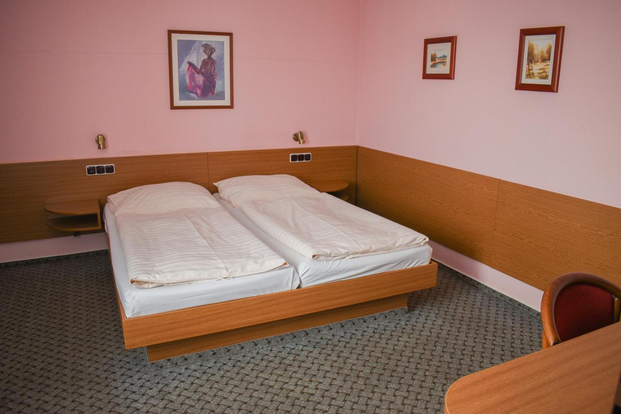 Hotel U Jiriho フンポレツ エクステリア 写真
